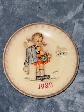 Vintage 1980 Decorative Wall Plate - Cream and Red Girl
